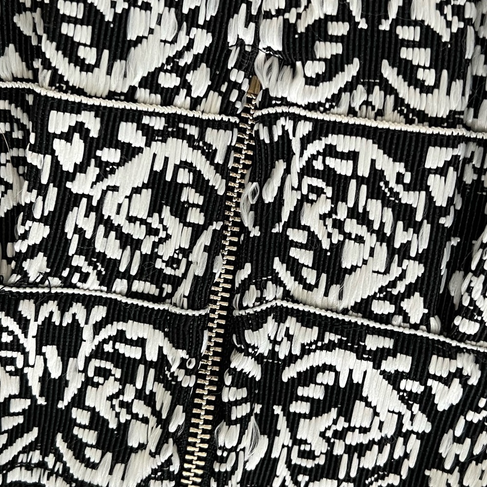 Aqua Brand Pattern Skirt - Picture 4 of 9